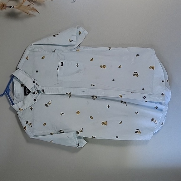 Billabong Other - Billabong short sleeved button front shirt with island designs